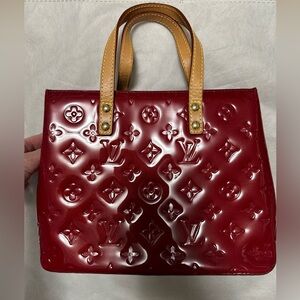 Louis Vuitton red vernis patent  small bag
In excellent condition